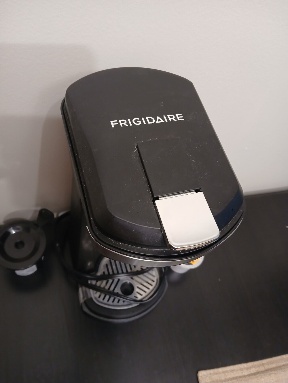 Frigidaire 2 In 1 Coffee Maker K Cup And Ground Coffee - Picture 6 of 8